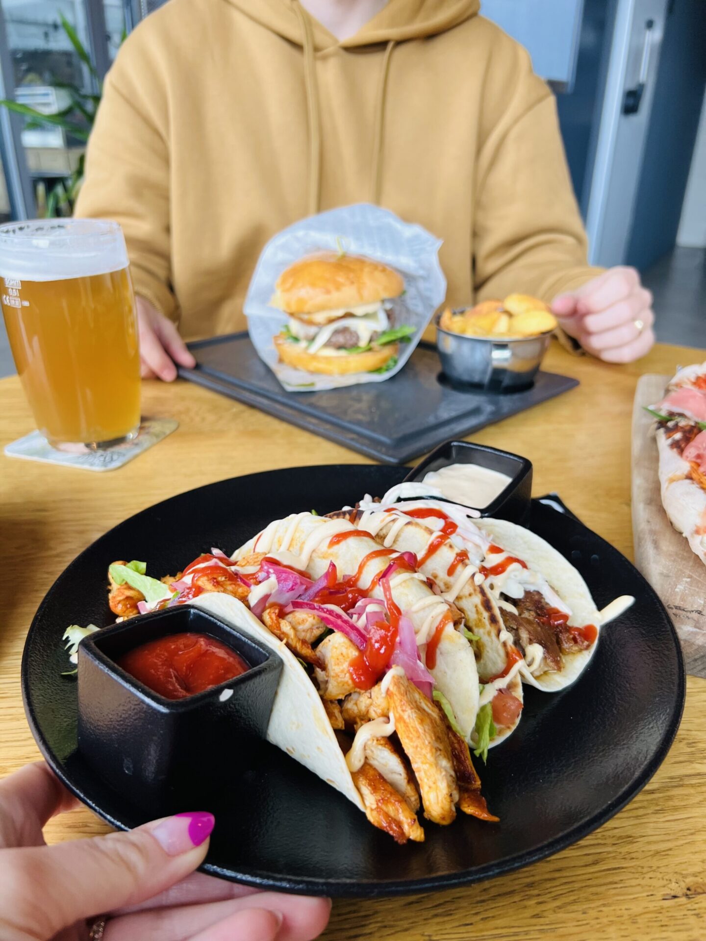 Burger & Pizza House Easy Beer Burger & Pizza House Easy Beer